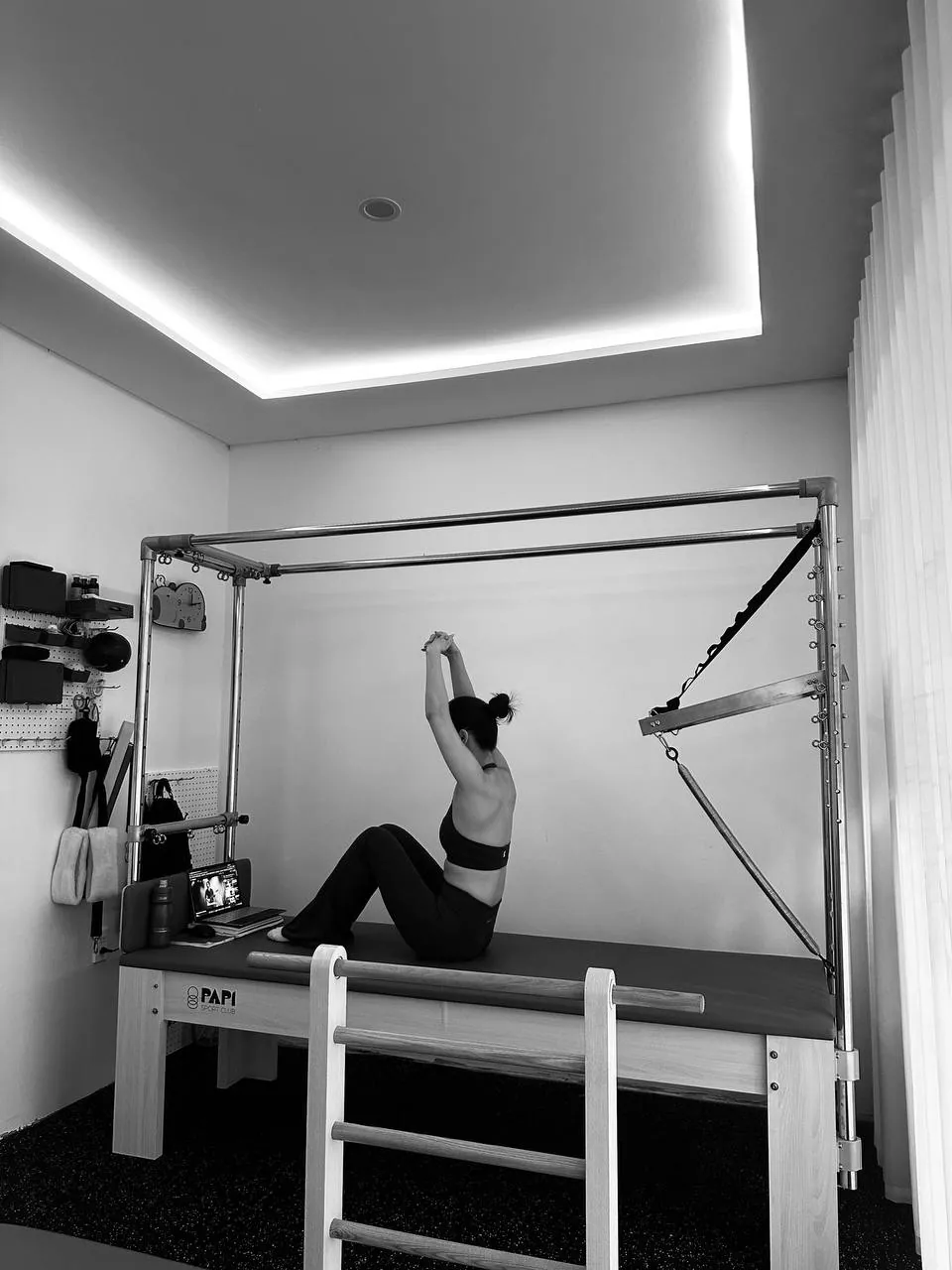 Tay trên thanh đẩy — Push Bar