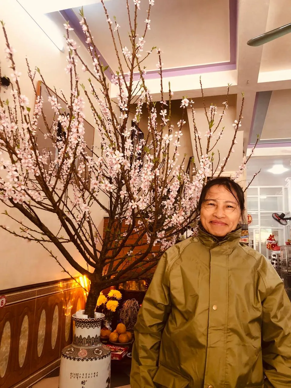 Bình đào ngày Tết