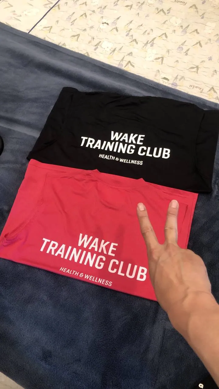 Áo Wake Training Club — đen và hồng